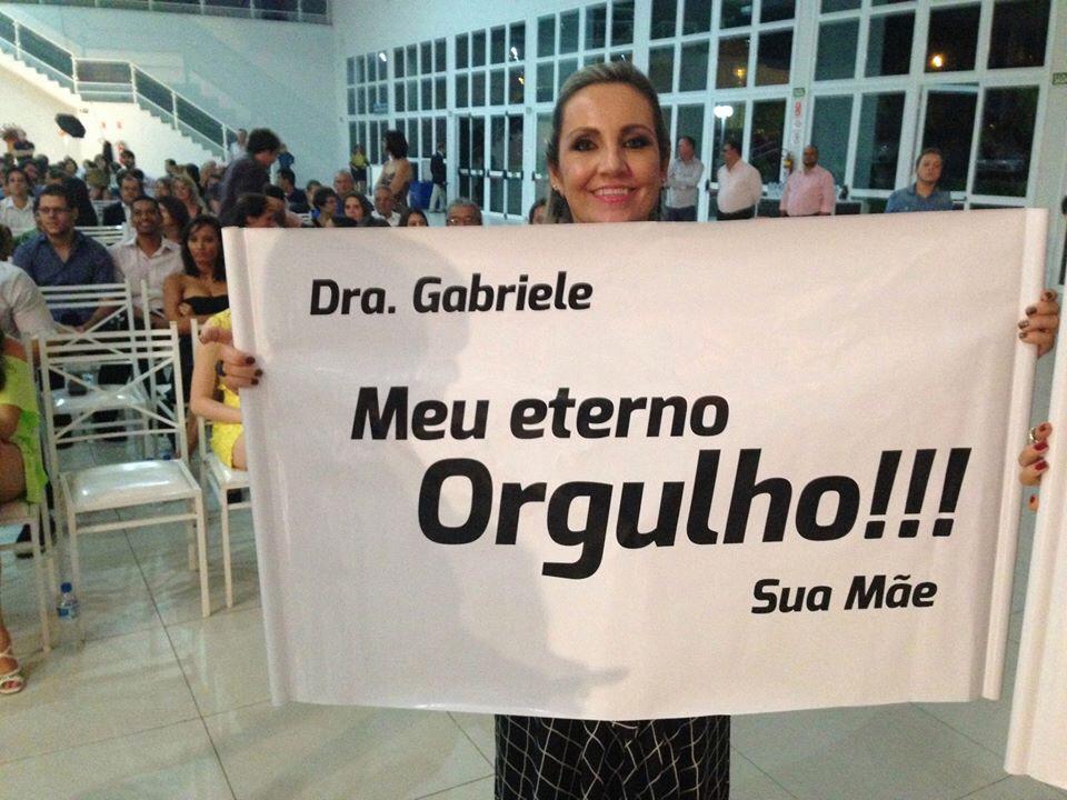 Luciana Siqueira Hubinger na formatura da filha